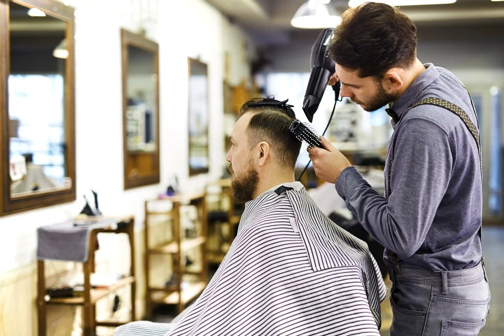 Cauti un Barber Shop Deschis Duminica? Hai la Salon Transilvania